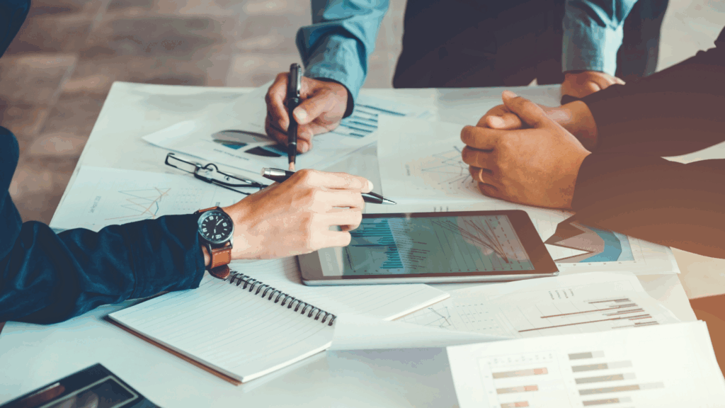 An image of two small business owners in Oxford County in Ontario who are discussing growth strategies with their local advisor from MW&CO.